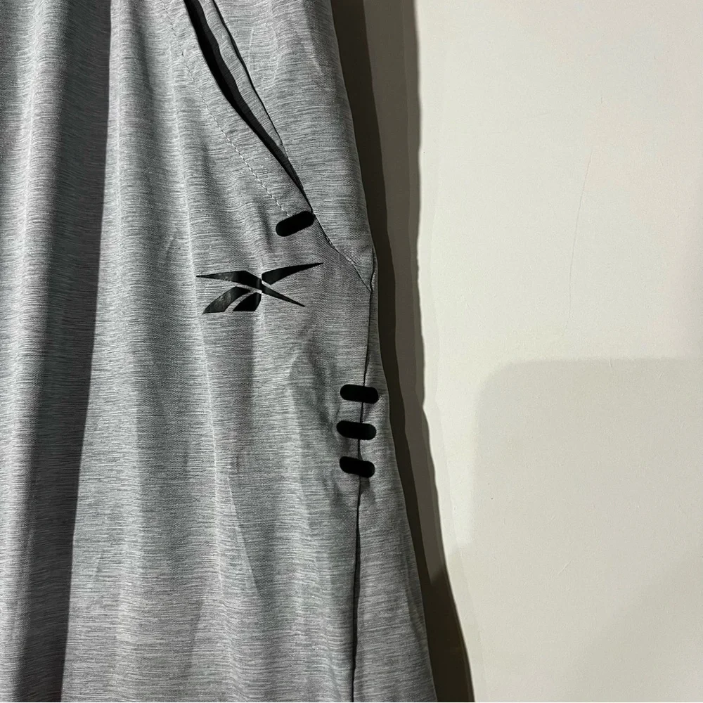 Reebok Men’s Athletic Shorts Gray Size XL Loose